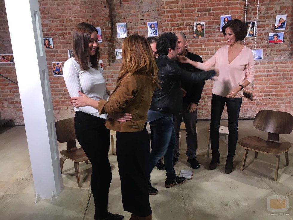Dafne Fernández y Silvia Marty se abrazan en 'Un paso adelante. El reencuentro'