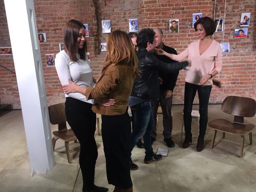 Dafne Fernández y Silvia Marty se abrazan en 'Un paso adelante. El reencuentro'