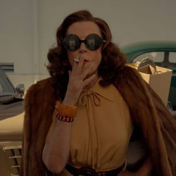 Susan Sarandon, fumando como Bette Davis en 'Feud'
