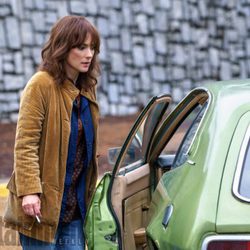 Joyce Byers, interpretada por Winona Ryder, en la segunda temporada de 'Stranger Things'