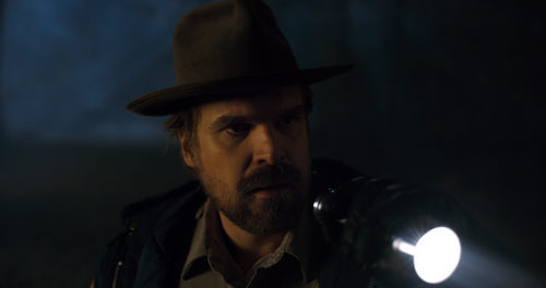 El sheriff Jim Hopper, interpretado por David Harbour, en la segunda temporada de 'Stranger Things'