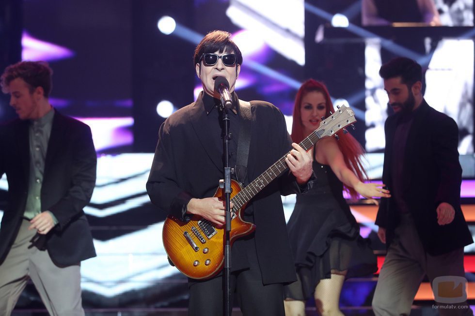 Serafin Zubiri imita a Roy Orbison en la gala 15 de 'Tu cara me suena'