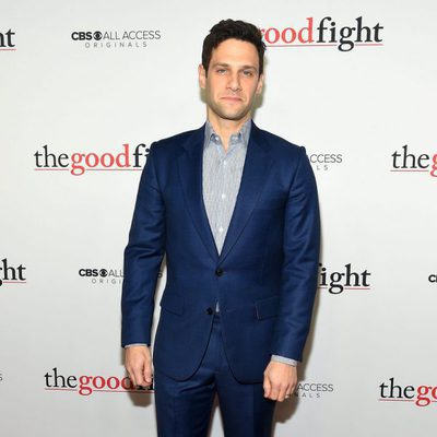 Justin Bartha en la alfombra roja de 'The Good Fight'
