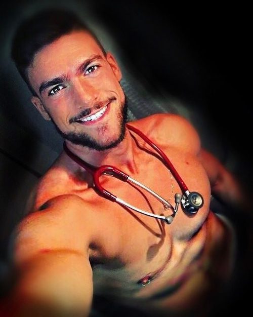 Fran Suárez es el enfermero más sexy de España