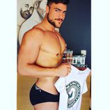 Fran Suárez, el enfermero más sexy de España, enseña su piercing en el pezón