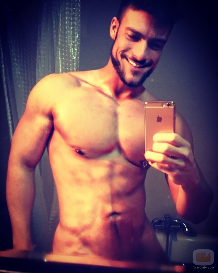 Fran Suárez, el enfermero más sexy de España, enseñando casi todos sus atributos
