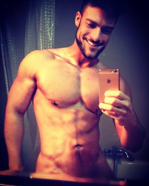 Fran Suárez, el enfermero más sexy de España, enseñando casi todos sus atributos