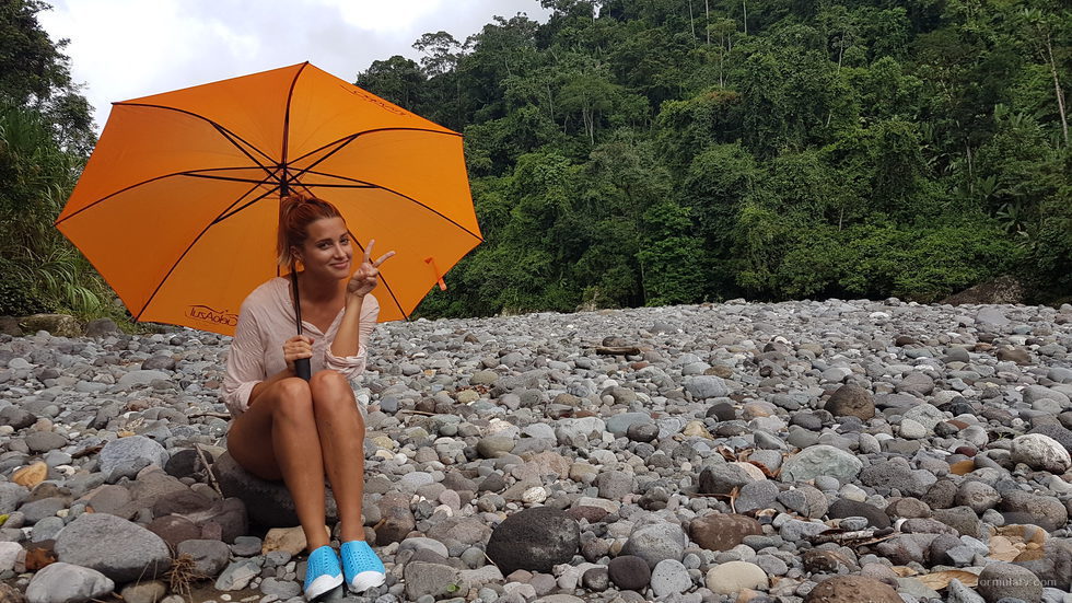 Corina Randazzo posa en su visita a Costa Rica en 'Viajeras con B'