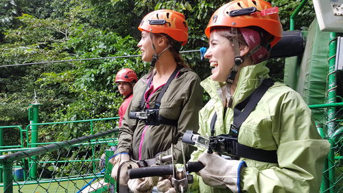 Rojo Cangrejo y Corina en 'Viajeras con B' durante su estancia en Costa Rica