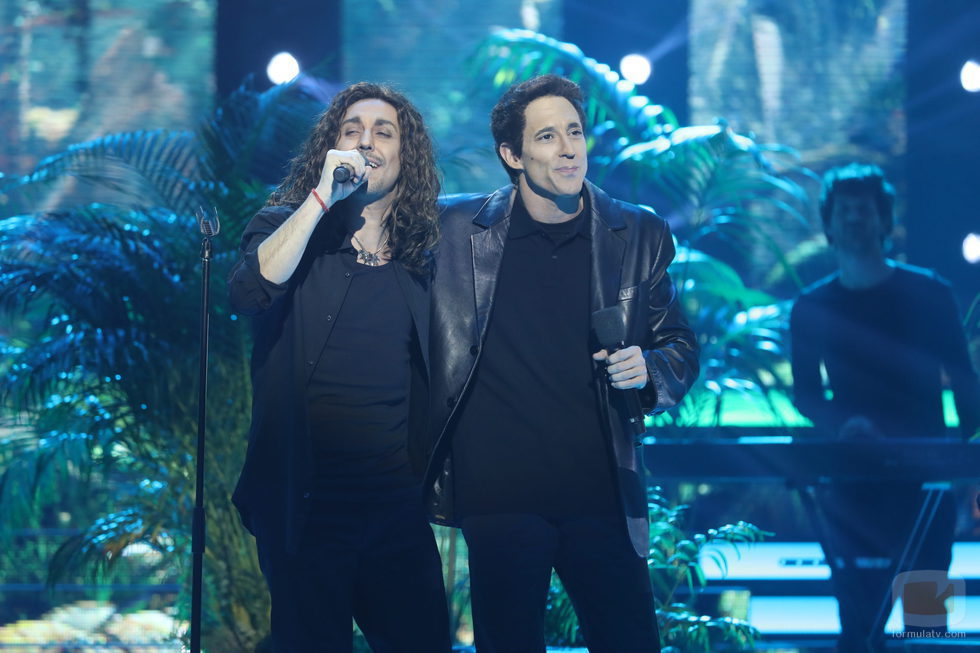 Canco Rodríguez y Adrián Lastra cantan "Cuando los ángeles lloran" en la decimosexta gala de 'Tu cara me suena'