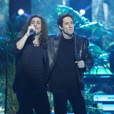 Canco Rodríguez y Adrián Lastra cantan "Cuando los ángeles lloran" en la decimosexta gala de 'Tu cara me suena'