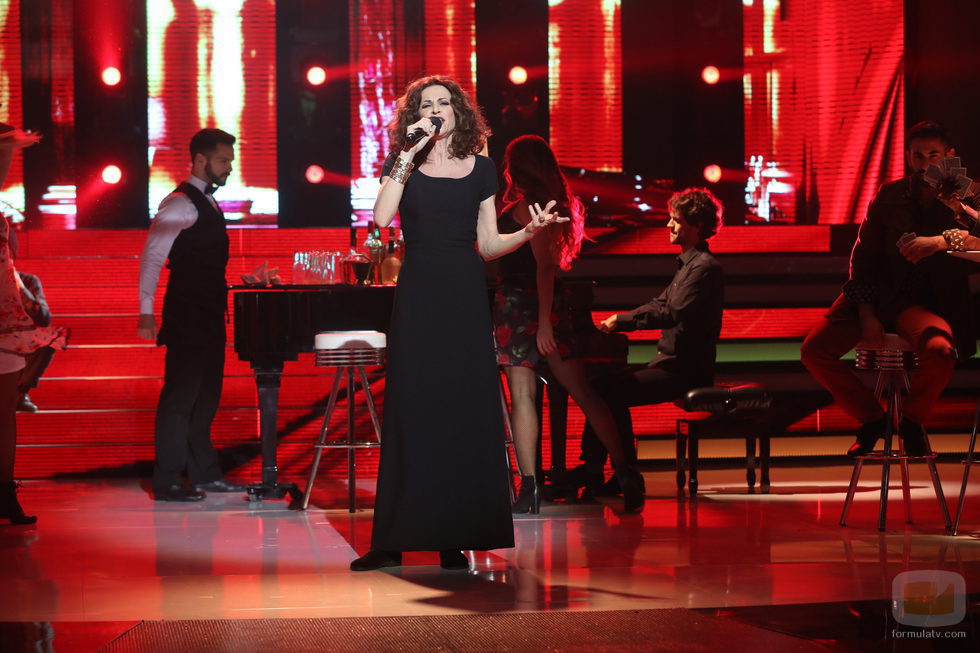 Esther Arroyo canta "El hombre del piano" en la decimosexta gala de 'Tu cara me suena'