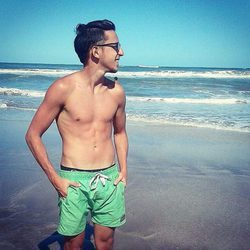 Rodrigo Noya, el niño de de 'Hermanos y detectives', posa sin camiseta en la playa 