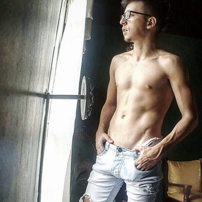 El actor Rodrigo Noya, el niño de 'Hermanos y detectives', luce abdominales en las redes sociales