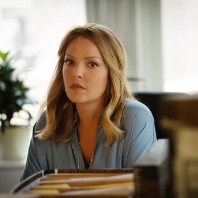 Sadie Ellis, interpretada por Katherine Heigl, con mirada ausente en 'Duda razonable'