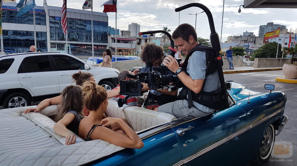 Rojo Cangrejo y Corina Randazzo en el Paseo de la Habana durante 'Viajeras con B'