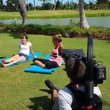 Corina Randazzo y Rojo Cangrejo practican yoga en 'Viajeras con B'