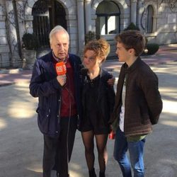 Pedro Civera, Carlota García y Javier Cidoncha en la grabación del reencuentro de 'El internado'