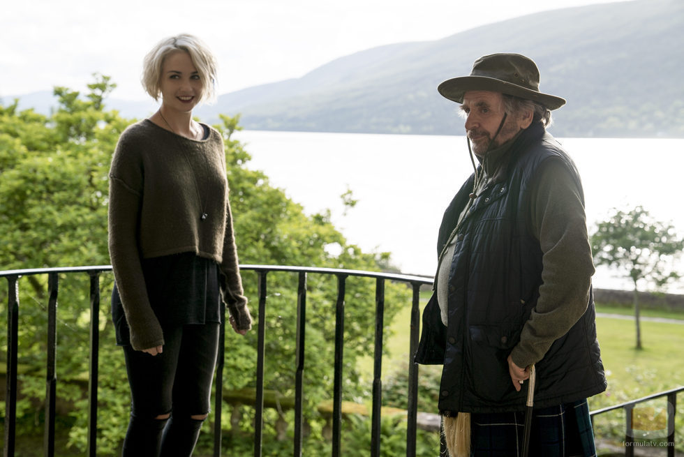 Tuppence Middleton en un balcón durante la segunda temporada de 'Sense8'