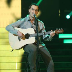 Dani Rovira es Ismael Serrano en la segunda semifinal de 'Tu cara me suena'