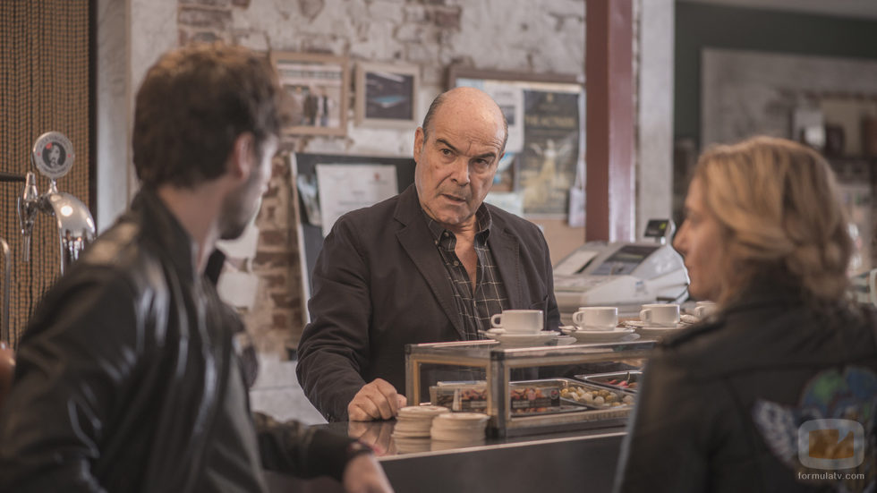 Antonio Resines es dueño de un bar en 'iFamily'