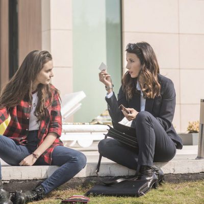 Bárbara Goenaga y Sara Vidorreta en el primer capítulo de 'iFamily'