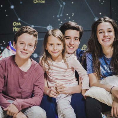 Parte del reparto juvenil de la serie de comedia de RTVE, 'iFamily'