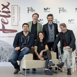 El reparto de 'Félix' y Cesc Gay, su director, en la rueda de prensa de la serie