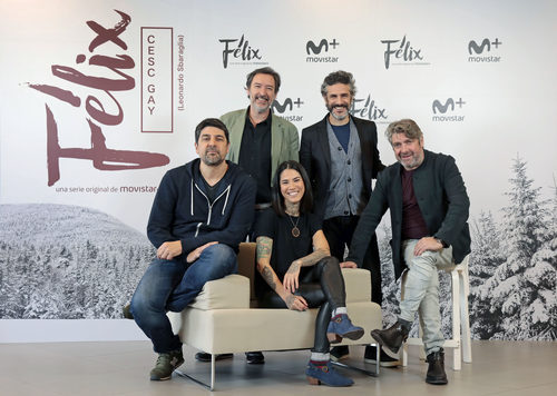 El reparto de 'Félix' y Cesc Gay, su director, en la rueda de prensa de la serie