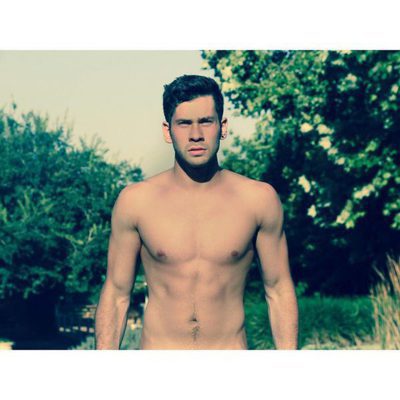 Imri Ziv, el representante de Israel en Eurovisión 2017, sin camiseta