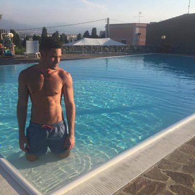 Imri Ziv, el representante de Israel en Eurovisión 2017, muestra su lado más sexy en la piscina