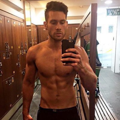 Imri Ziv, representante de Israel en el festival de Kiev, enseña su cuerpo