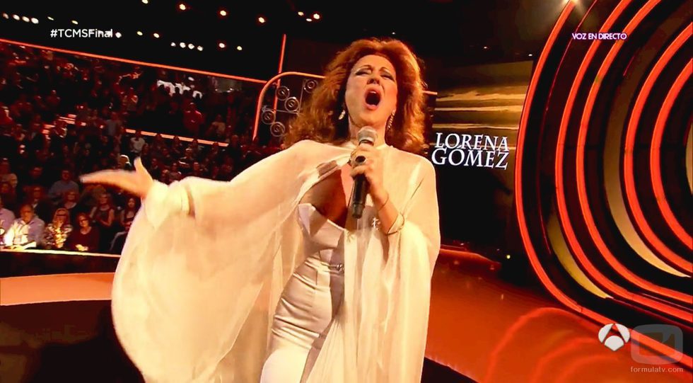 Lorena Gómez enseña un pezón en la final de 'Tu cara me suena'