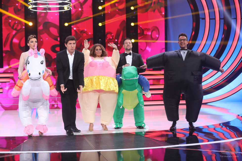 El jurado de 'Tu cara me suena' aparecen con unos trajes divertidos en la final del programa