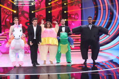 El jurado de 'Tu cara me suena' aparecen con unos trajes divertidos en la final del programa
