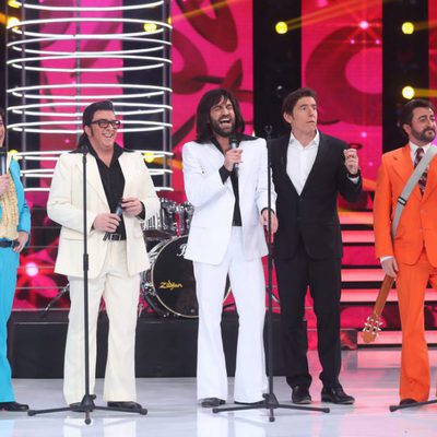 Los actores de 'Allí Abajo' escuchan las opiniones del jurado en la gala final de 'Tu cara me suena 5'
