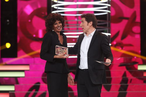 Esther Arroyo recibe el premio a la risa más contagiosa en la gala final de 'Tu cara me suena final 5'