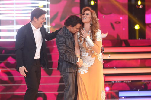 Blas Cantó rompe a llorar y abraza a su compañera Rosa López en la gala final de 'Tu cara me suena 5'