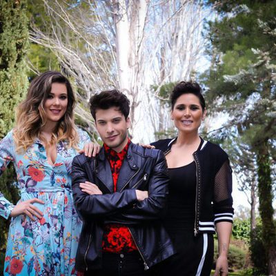 Blás Cantó, ganador de la quinta edición de 'Tu cara me suena', junto a Lorena Gómez y Rosa López