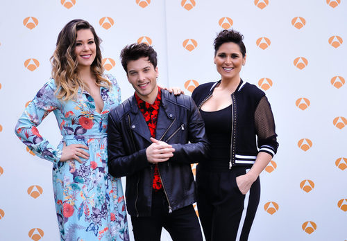 Lorena Gómez, Blas Cantó y Rosa López posan para los medios de comunicación tras días después de la final de 'Tu cara me suena'