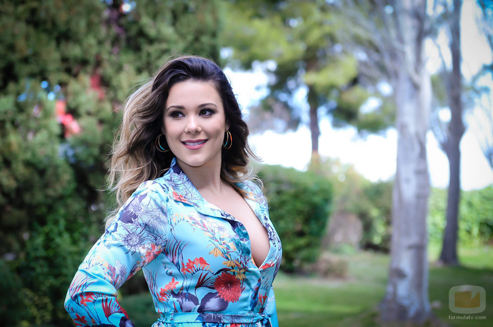 La cantante, Lorena Gómez, posa en la rueda de prensa de la final de 'Tu cara me suena'