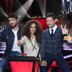 Rosario Flores, David Bisbal y Antonio Orozco hacen el símbolo de la victoria en 'La Voz Kids 3'