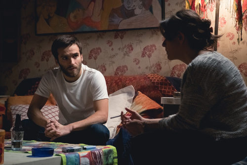 Carlos mantiene una conversación en  el capítulo 9 de 'Cuéntame como pasó'