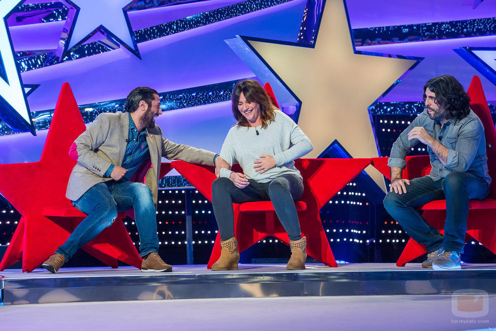 Rafael Amargo, Melani Olivares y el humorista Vaquero, se parten de risa durante 'Jugando con las estrellas'