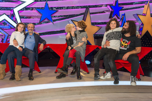 José Luis Gil, Esther Arroyo y El Sevilla con sus hijos en 'Jugando con las estrellas'