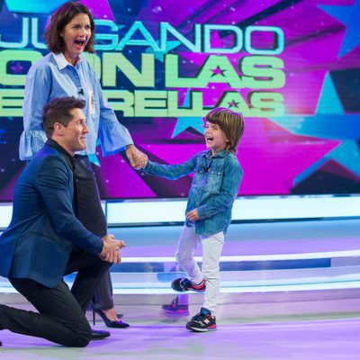 Samantha Vallejo-Nágera de la mano de su hijo en 'Jugando con las estrellas'