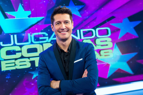 Jaime Cantizano es el presentador de 'Jugando con las estrellas'