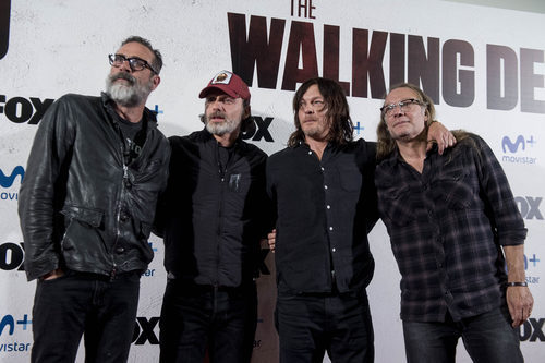 Andrew Lincoln, Norman Reedus y Jeffrey Dean Morgan posan en el photocall de los cines Capitol