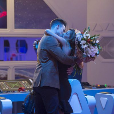 Ivonne Reyes recibe un ramo de flores de Sergio Ayala en la gala 11 de 'GH VIP 5'