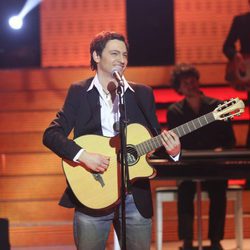 Fran Valenzuela es Alejandro Sanz en la primera gala de 'Tu cara no me suena todavía'